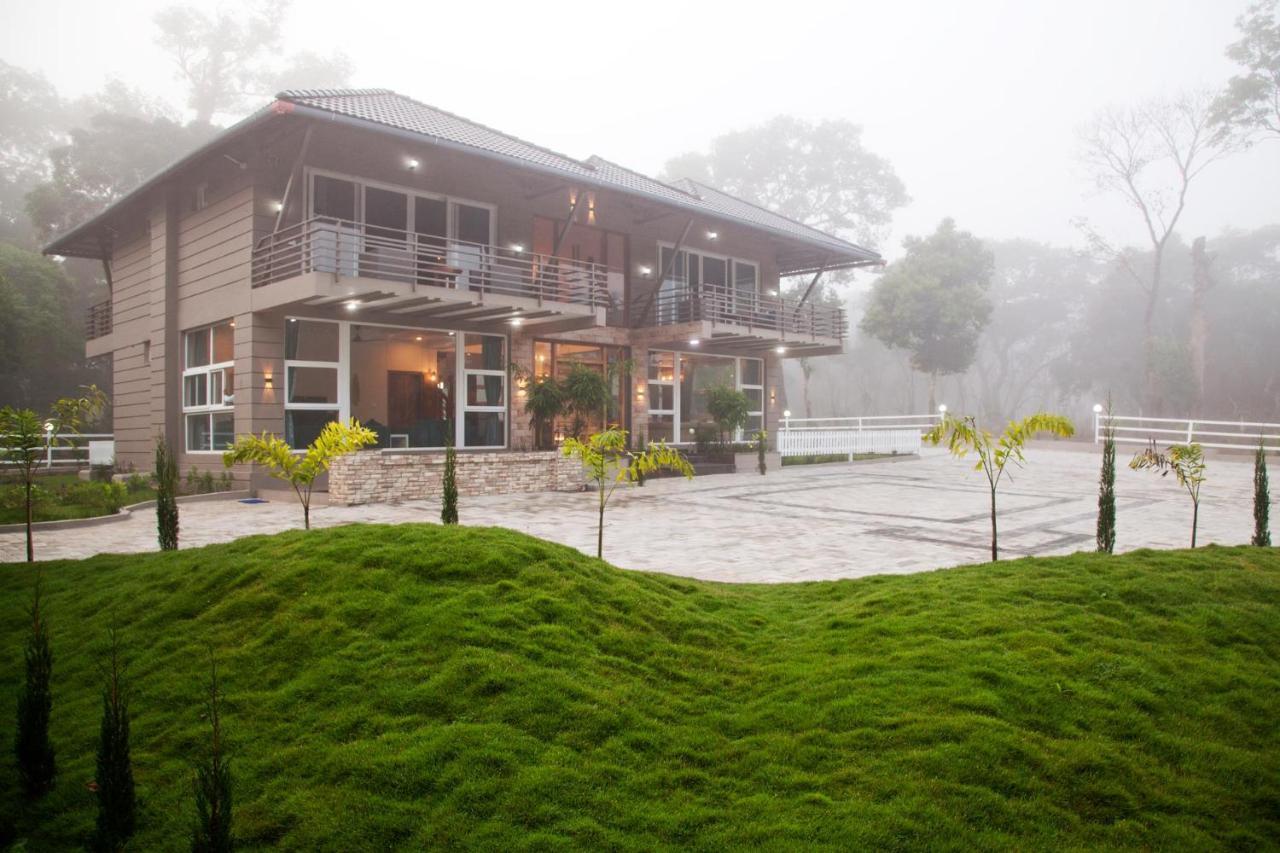 Coffee & Mist Luxury Villa- Comp Breakfast, Pool, Lounge, And Coffee Estate By Stayvista 마디케리 외부 사진